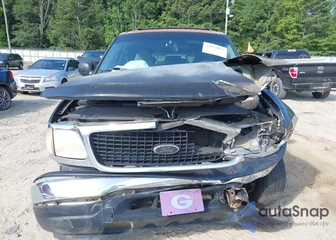 2000 Ford Expedition Xlt from USA, damaged, VIN 1FMRU1562YLC08238